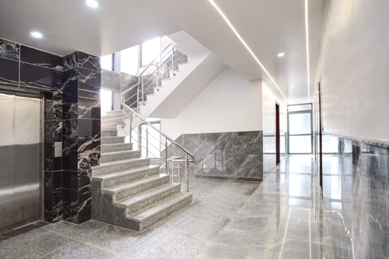 Hotel Elite Grand Near Kailash Hospital Noida Exterior foto